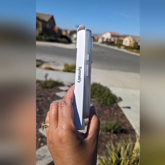 OtterBox Pixel 7 Pro Case Symmetry Series Clear - Picture 3 of 16